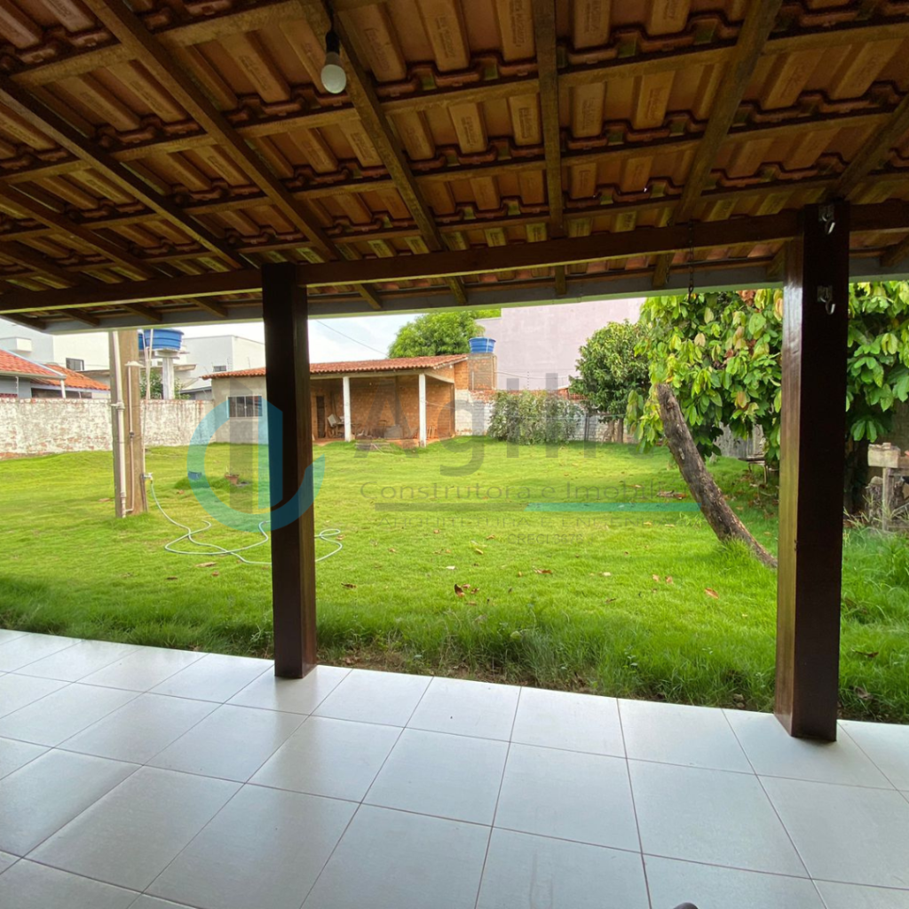 CASA COM TERRENO 20X40 – SETOR 01- JARU-RO