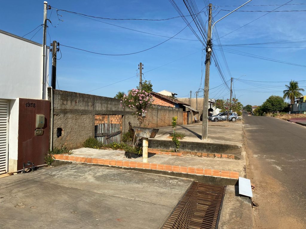 CASA COM PISCINA A VENDA NO SETOR 02 -JARU-RO