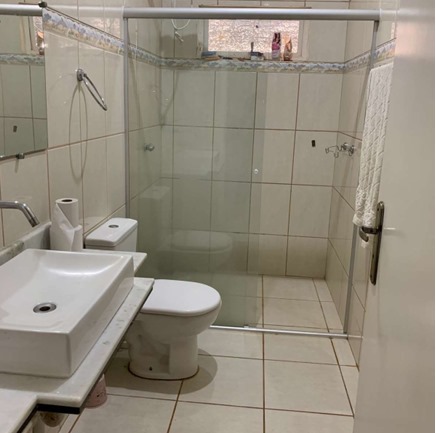CASA Á VENDA NO CENTRO DE JARU/RO