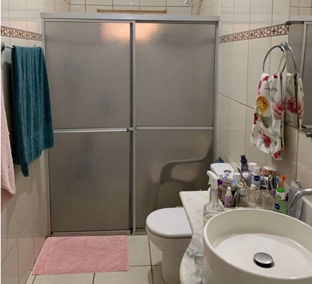 CASA Á VENDA NO CENTRO DE JARU/RO