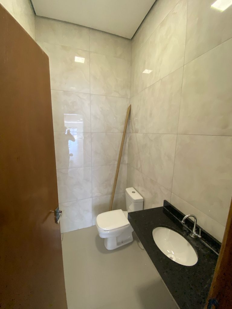 ALUGA-SE PONTO COMERCIAL NA AV. RIO BRANCO – JARU/RO