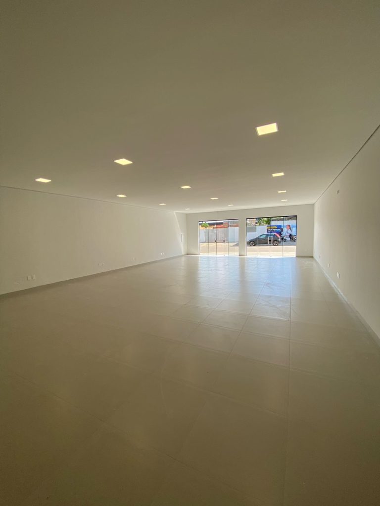 ALUGA-SE PONTO COMERCIAL NA AV. RIO BRANCO – JARU/RO
