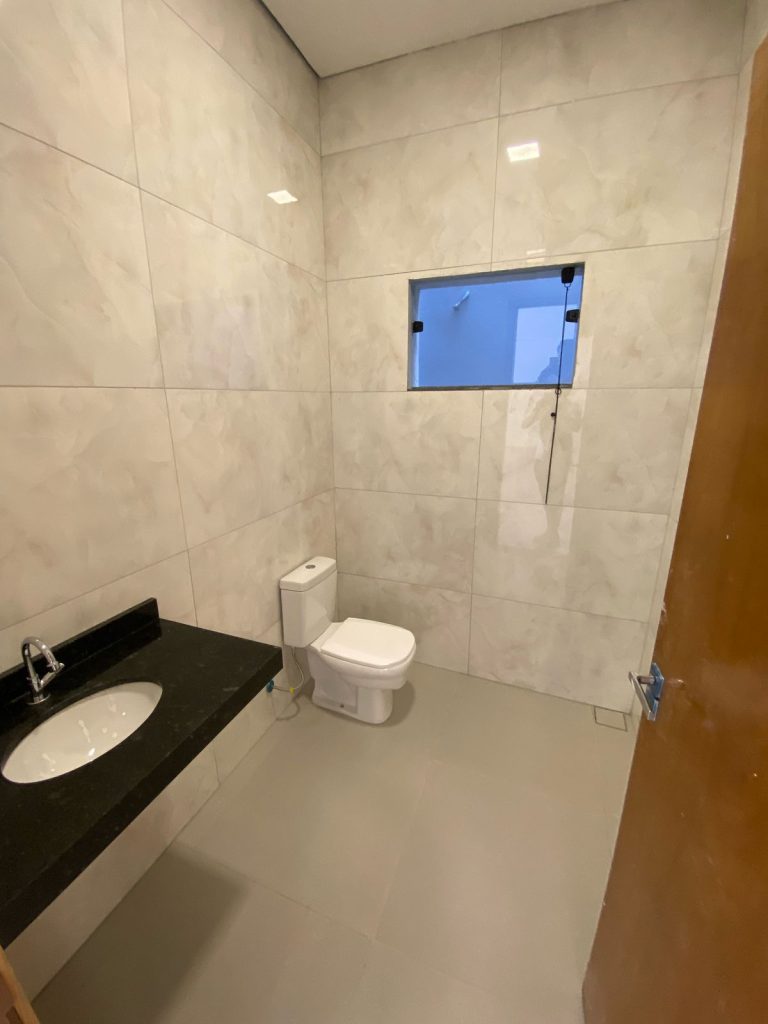 ALUGA-SE PONTO COMERCIAL NA AV. RIO BRANCO – JARU/RO