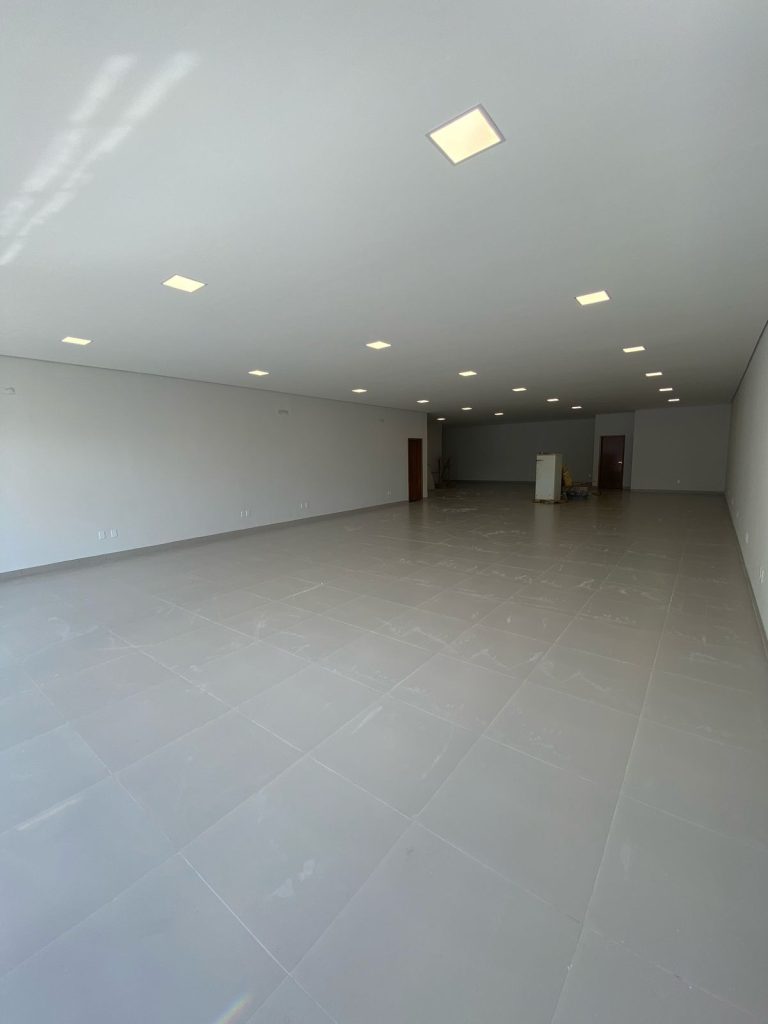 ALUGA-SE PONTO COMERCIAL NA AV. RIO BRANCO – JARU/RO