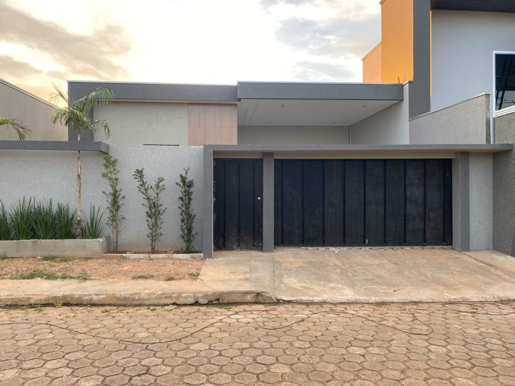 VENDE-SE CASA DE ALTO PADRÃO – RUA MAGDALENA, SAVANA PARK – JARU