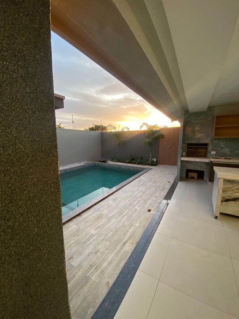 VENDE-SE CASA DE ALTO PADRÃO – RUA MAGDALENA, SAVANA PARK – JARU