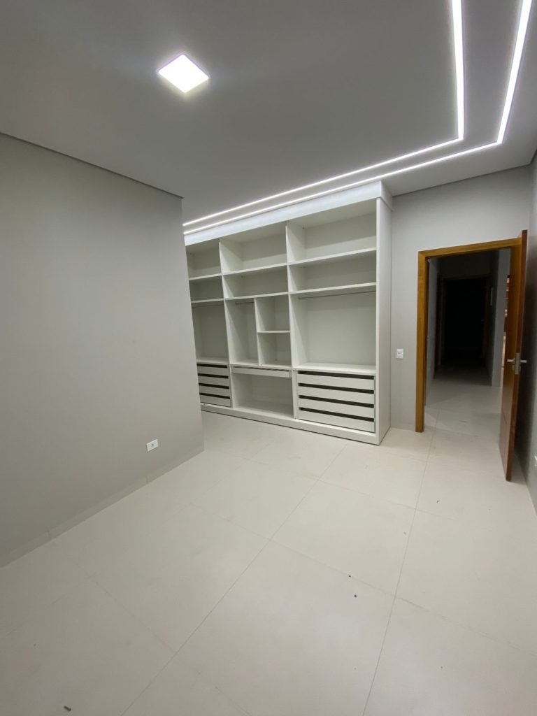 VENDE-SE CASA DE ALTO PADRÃO – RUA MAGDALENA, SAVANA PARK – JARU