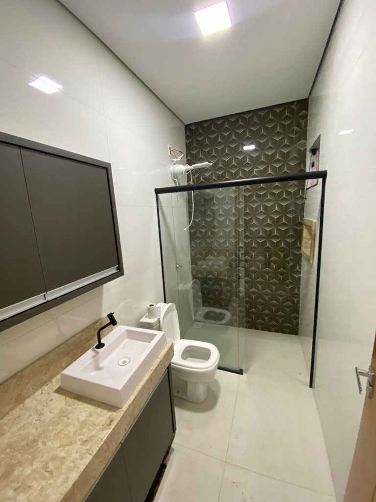 VENDE-SE CASA DE ALTO PADRÃO – RUA MAGDALENA, SAVANA PARK – JARU