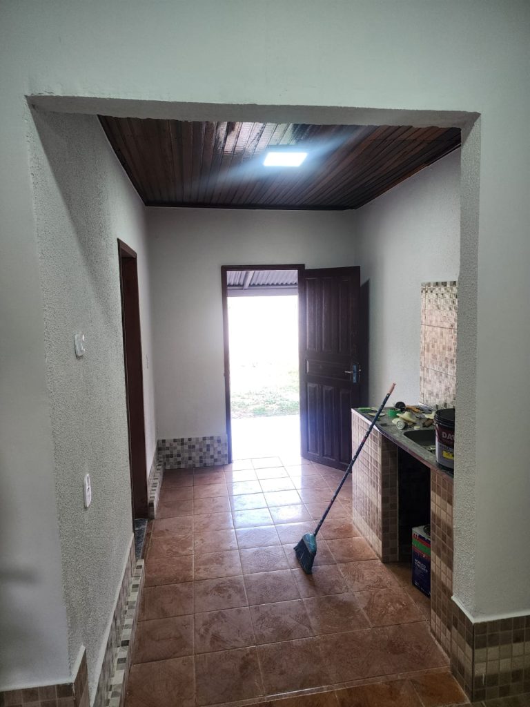 VENDE-SE OU ALUGA-SE CASA ESCRITURADA! NO SETOR 07, RUA MARECHAL RONDON – JARU/RO