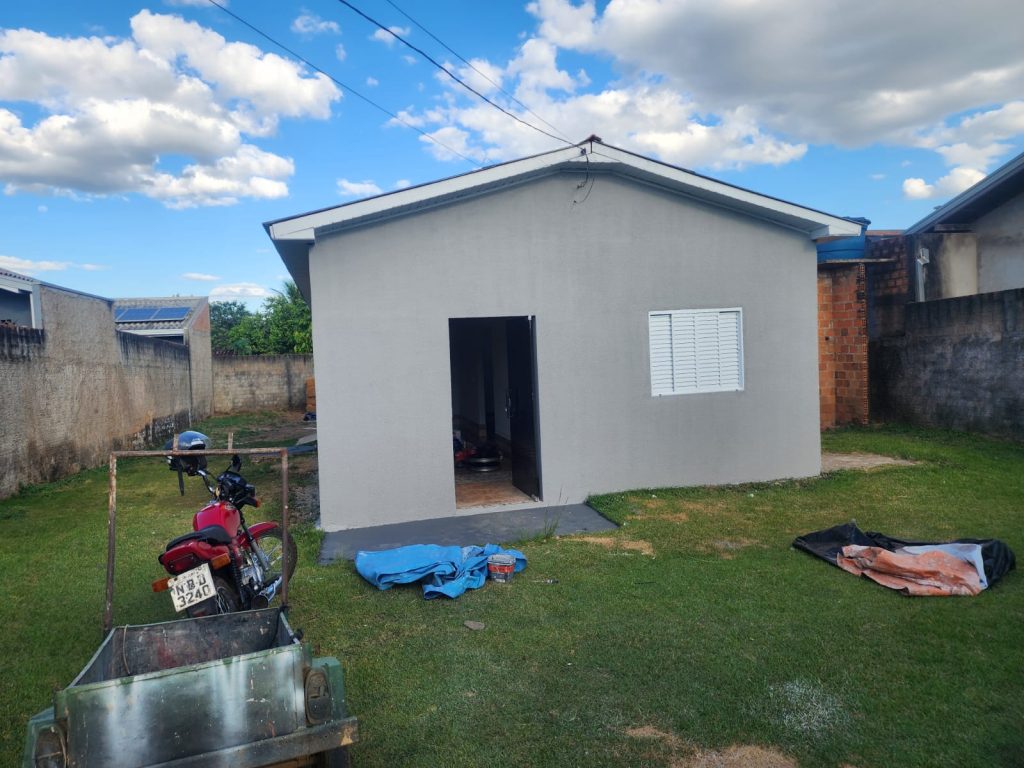 VENDE-SE OU ALUGA-SE CASA ESCRITURADA! NO SETOR 07, RUA MARECHAL RONDON – JARU/RO