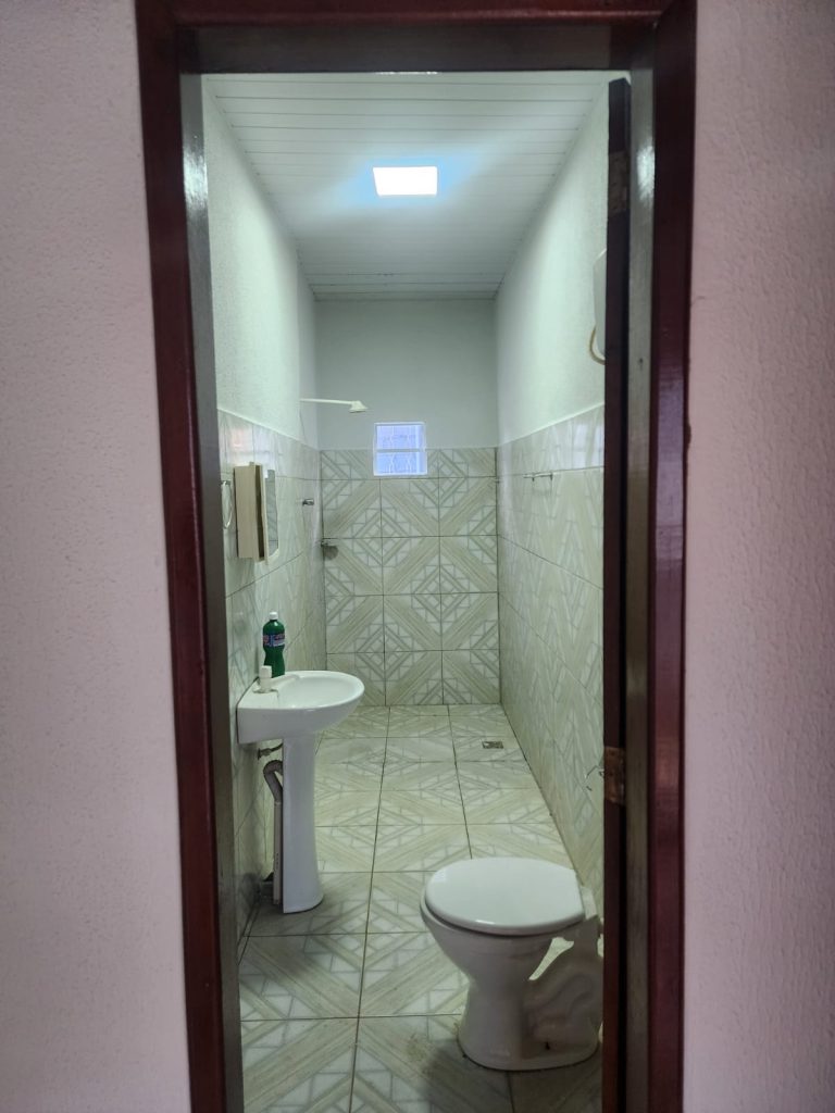 VENDE-SE OU ALUGA-SE CASA ESCRITURADA! NO SETOR 07, RUA MARECHAL RONDON – JARU/RO