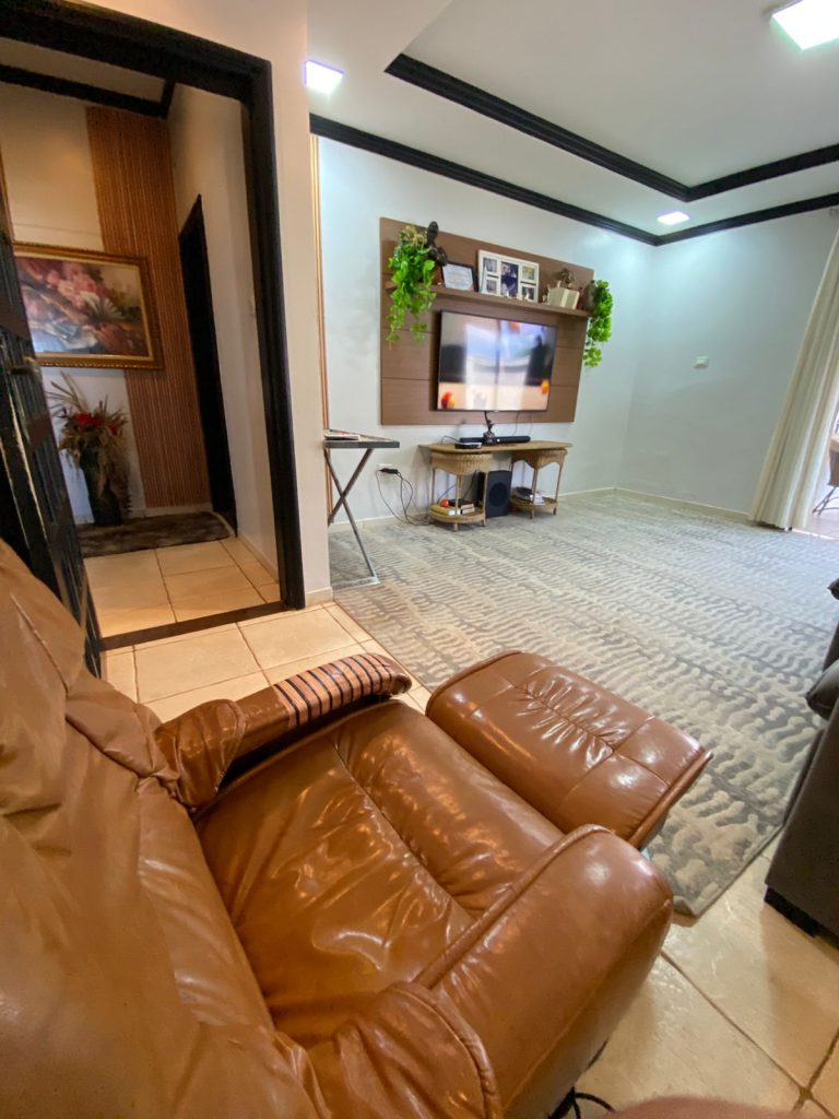 VENDE-SE CASA ESCRITURADA NA RUA PLÁCIDO DE CASTRO, SETOR 02 – JARU/RO