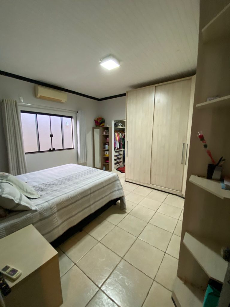 VENDE-SE CASA ESCRITURADA NA RUA PLÁCIDO DE CASTRO, SETOR 02 – JARU/RO