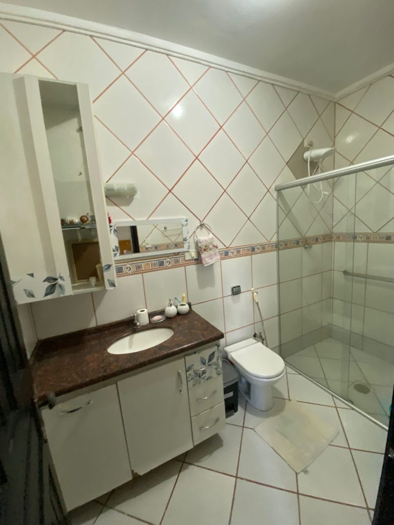 VENDE-SE CASA ESCRITURADA NA RUA PLÁCIDO DE CASTRO, SETOR 02 – JARU/RO