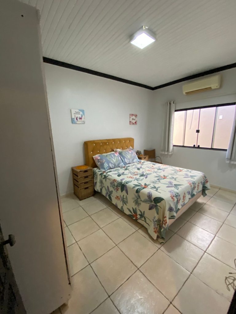 VENDE-SE CASA ESCRITURADA NA RUA PLÁCIDO DE CASTRO, SETOR 02 – JARU/RO