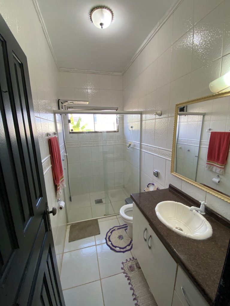 VENDE-SE CASA ESCRITURADA NA RUA PLÁCIDO DE CASTRO, SETOR 02 – JARU/RO