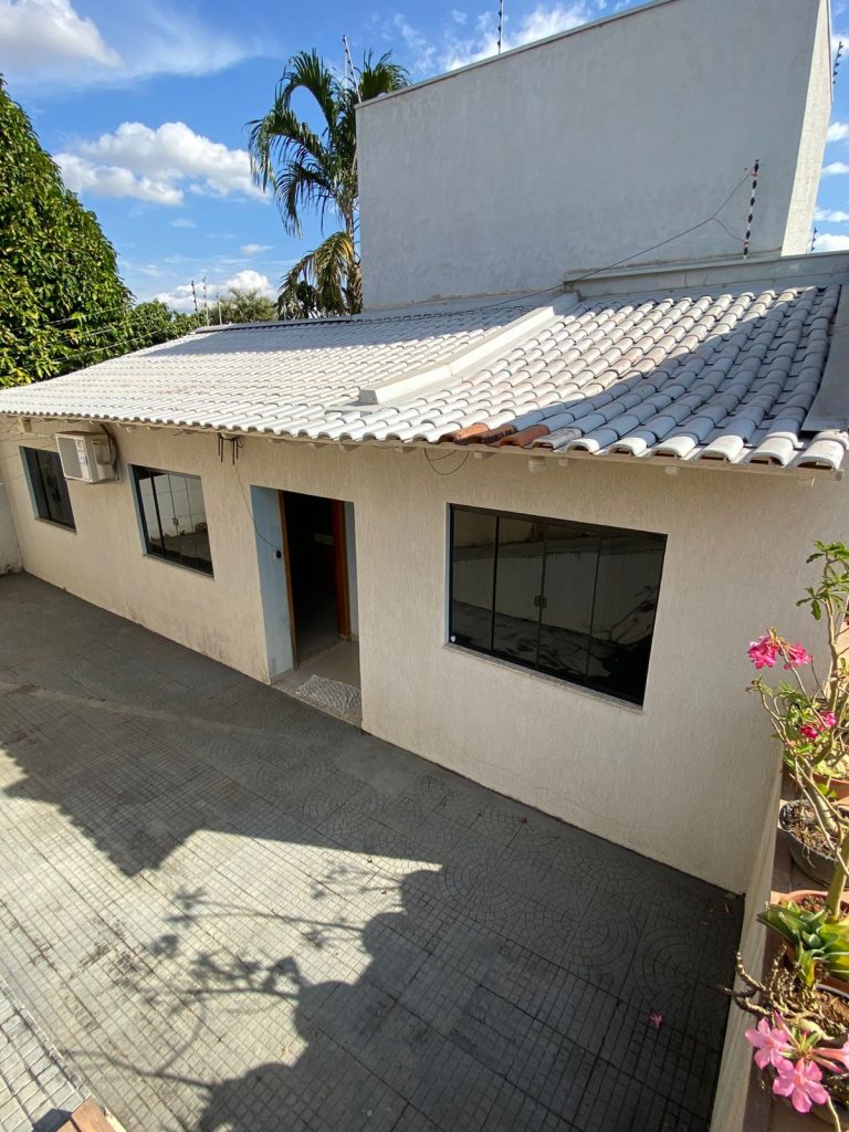 VENDE-SE CASA ESCRITURADA NA RUA PLÁCIDO DE CASTRO, SETOR 02 – JARU/RO