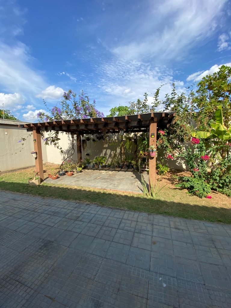 VENDE-SE CASA ESCRITURADA NA RUA PLÁCIDO DE CASTRO, SETOR 02 – JARU/RO
