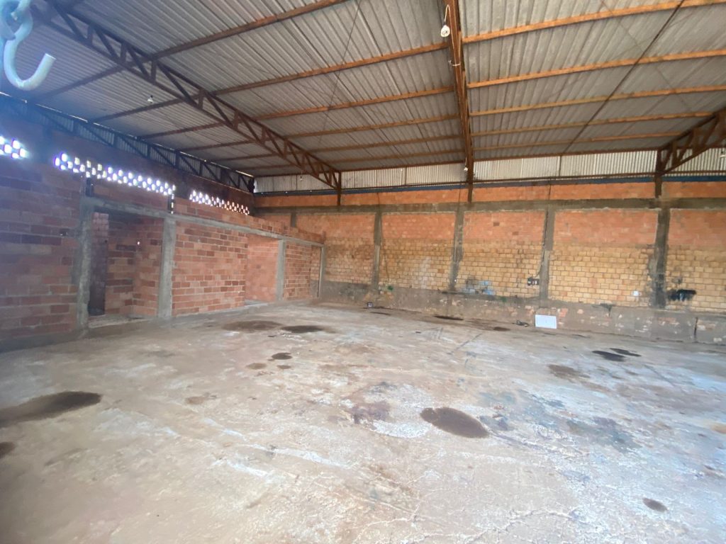 VENDE-SE GALPÃO ESCRITURADO! RUA CEARÁ, SETOR 03 – JARU/RO