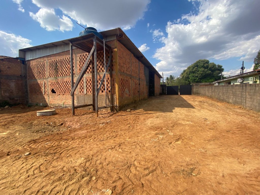 VENDE-SE GALPÃO ESCRITURADO! RUA CEARÁ, SETOR 03 – JARU/RO