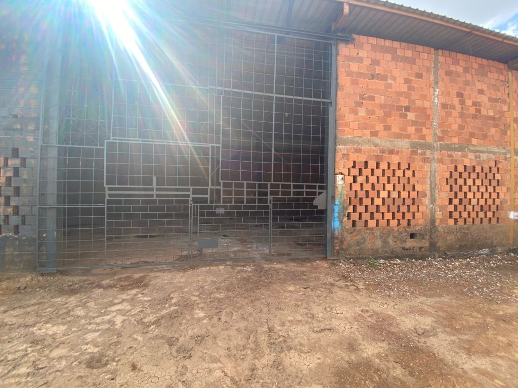 VENDE-SE GALPÃO ESCRITURADO! RUA CEARÁ, SETOR 03 – JARU/RO