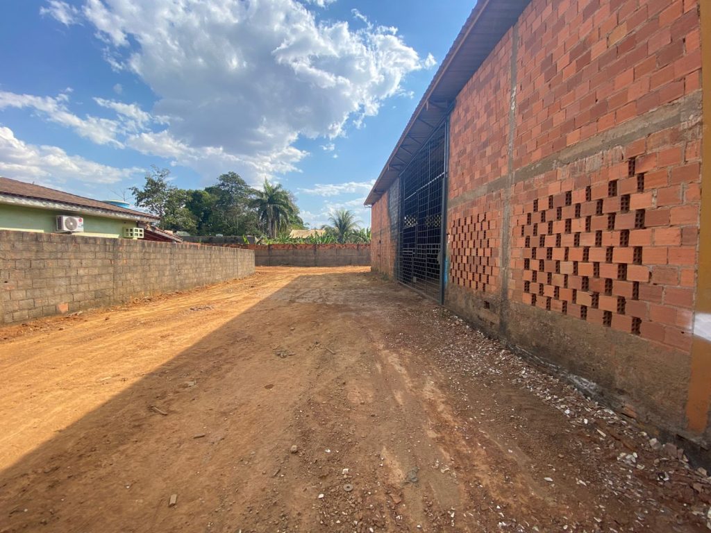 VENDE-SE GALPÃO ESCRITURADO! RUA CEARÁ, SETOR 03 – JARU/RO