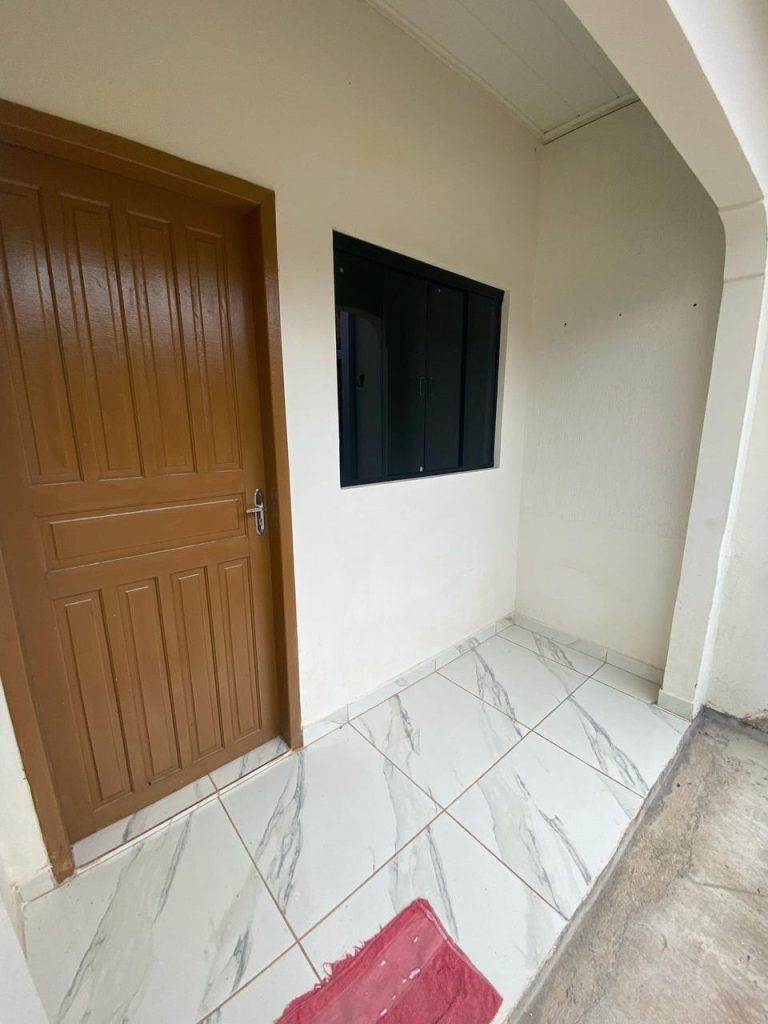 ALUGA-SE APARTAMENTO NA AV. TIRADENTES, SETOR 02 – JARU/RO