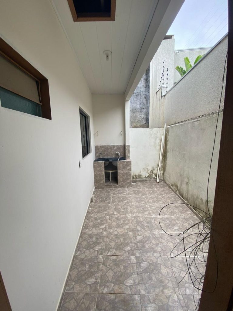 ALUGA-SE APARTAMENTO NA AV. TIRADENTES, SETOR 02 – JARU/RO