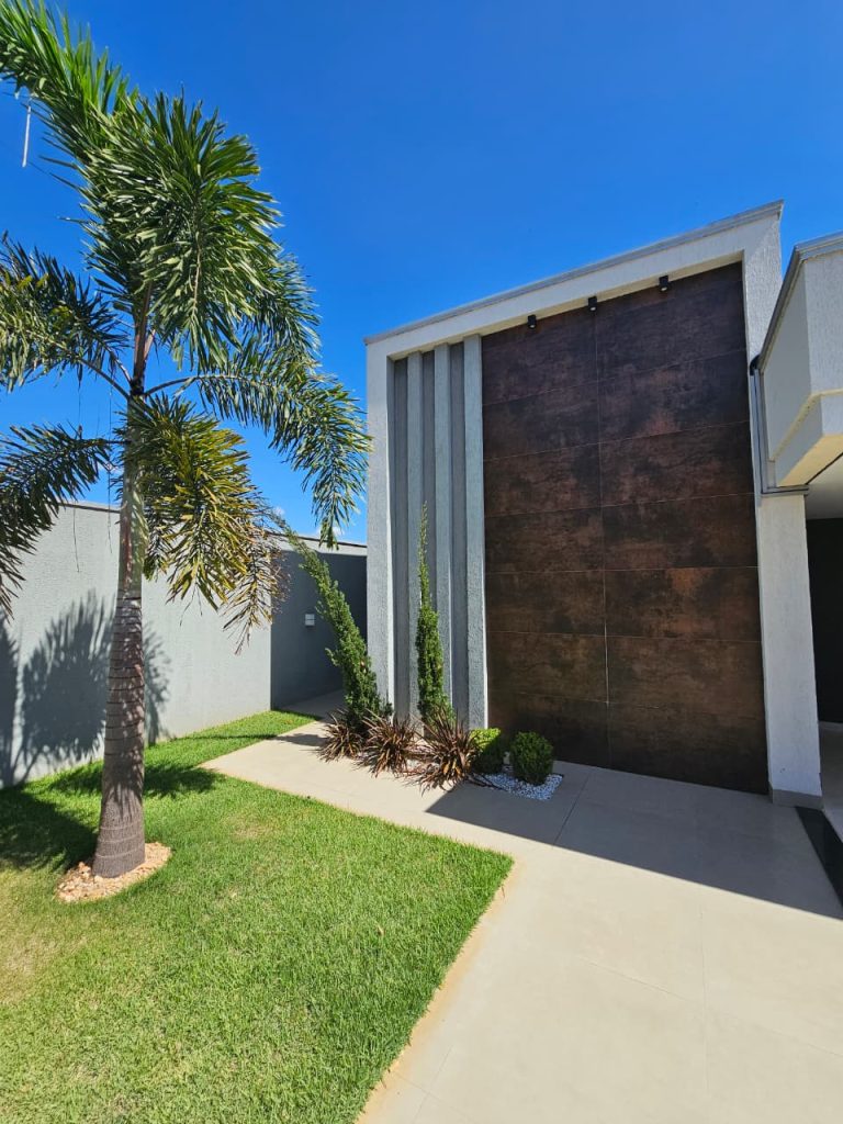 VENDE-SE CASA ESCRITURADA NA RUA YPÊ, SETOR 1/A – JARU/RO