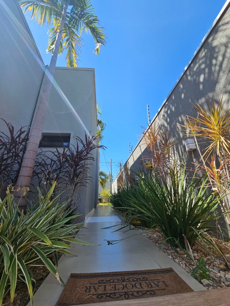 VENDE-SE CASA ESCRITURADA NA RUA YPÊ, SETOR 1/A – JARU/RO