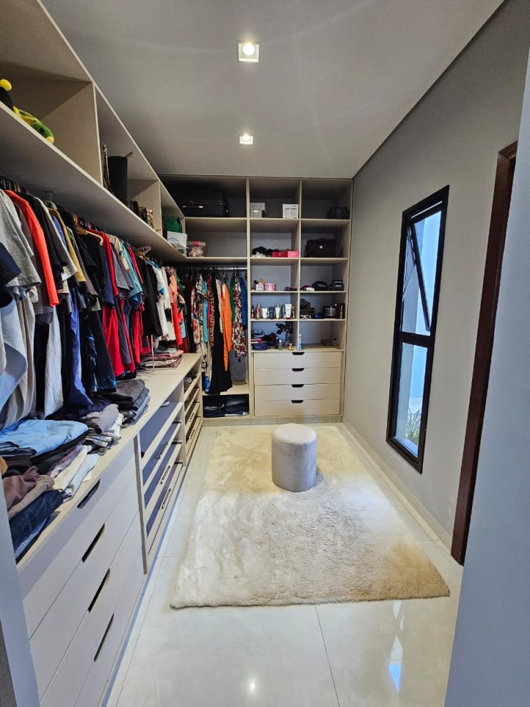 VENDE-SE CASA ESCRITURADA NA RUA YPÊ, SETOR 1/A – JARU/RO