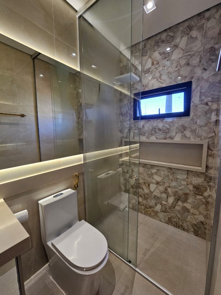 VENDE-SE CASA ESCRITURADA NA RUA YPÊ, SETOR 1/A – JARU/RO