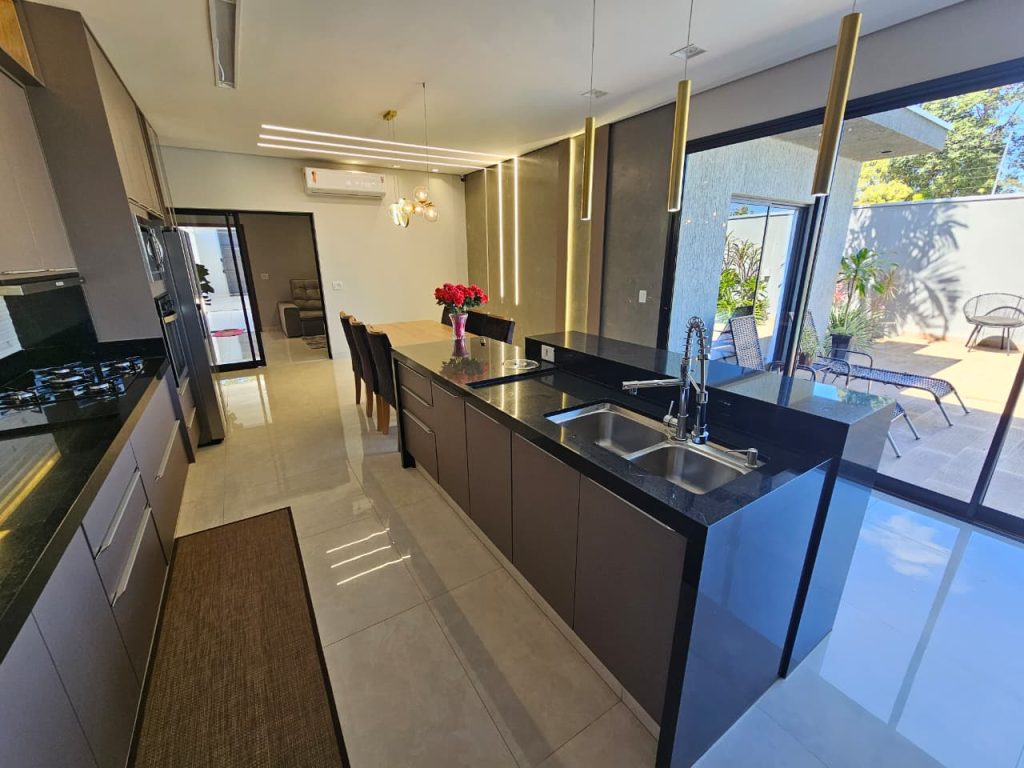 VENDE-SE CASA ESCRITURADA NA RUA YPÊ, SETOR 1/A – JARU/RO