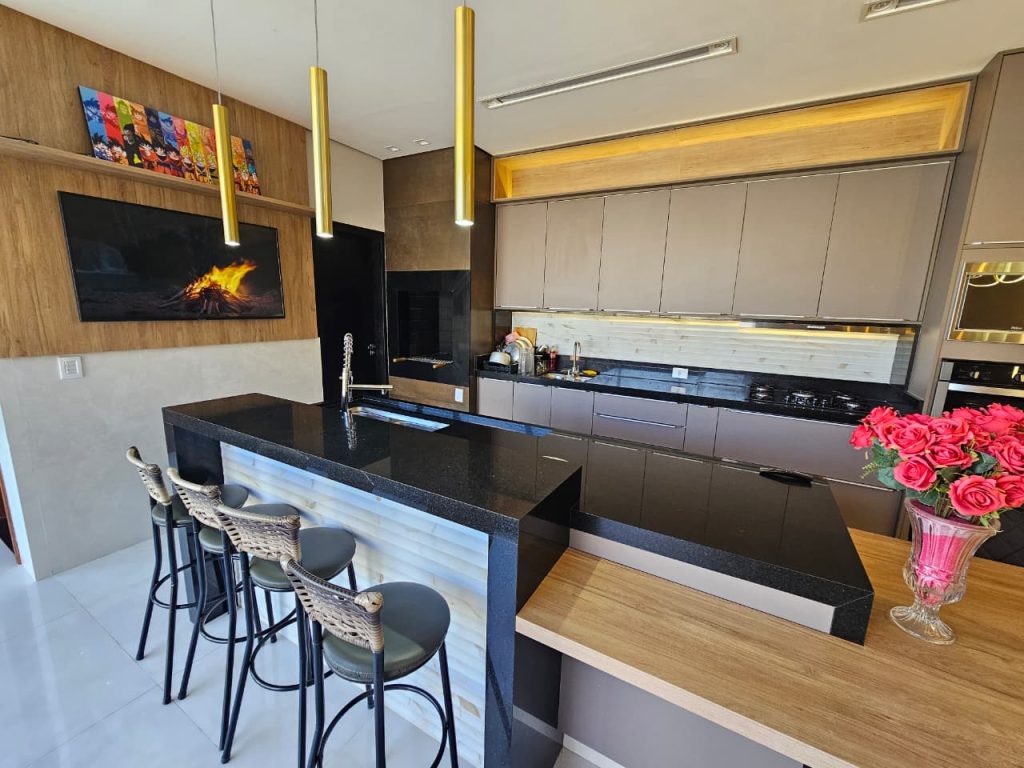 VENDE-SE CASA ESCRITURADA NA RUA YPÊ, SETOR 1/A – JARU/RO