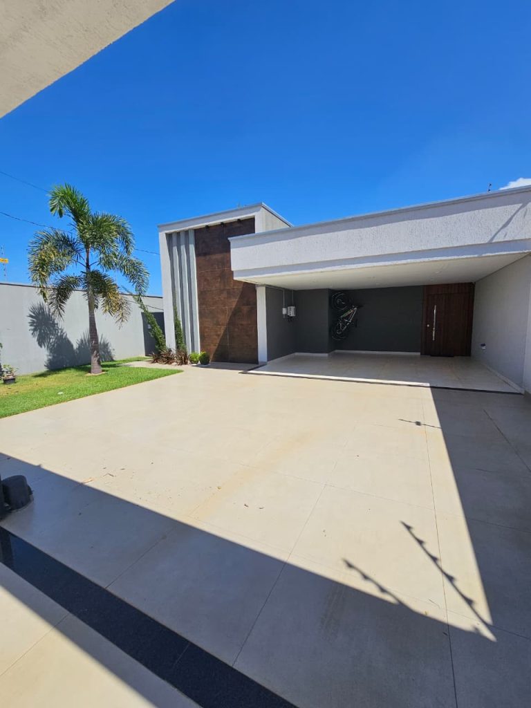 VENDE-SE CASA ESCRITURADA NA RUA YPÊ, SETOR 1/A – JARU/RO