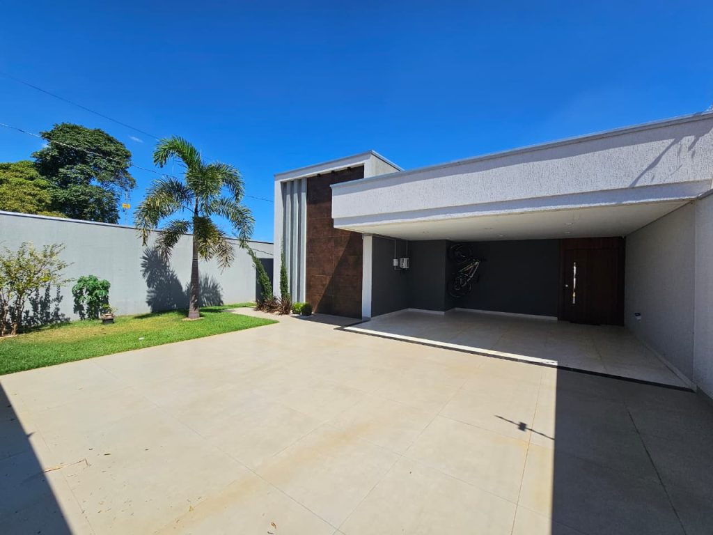 VENDE-SE CASA ESCRITURADA NA RUA YPÊ, SETOR 1/A – JARU/RO