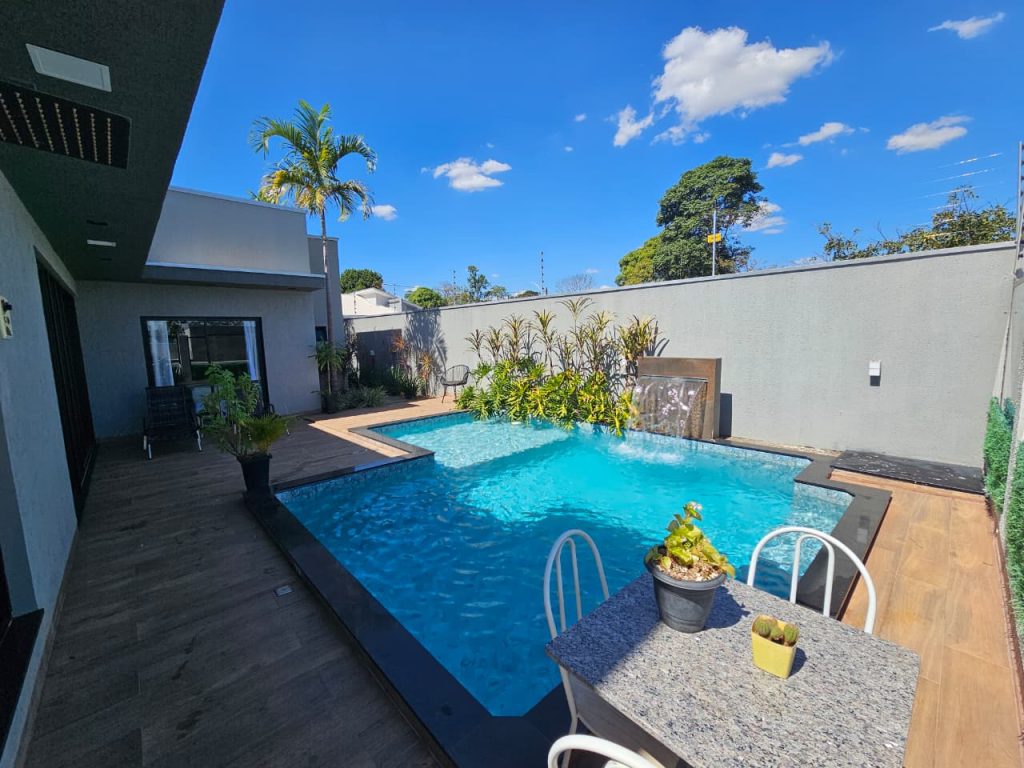 VENDE-SE CASA ESCRITURADA NA RUA YPÊ, SETOR 1/A – JARU/RO