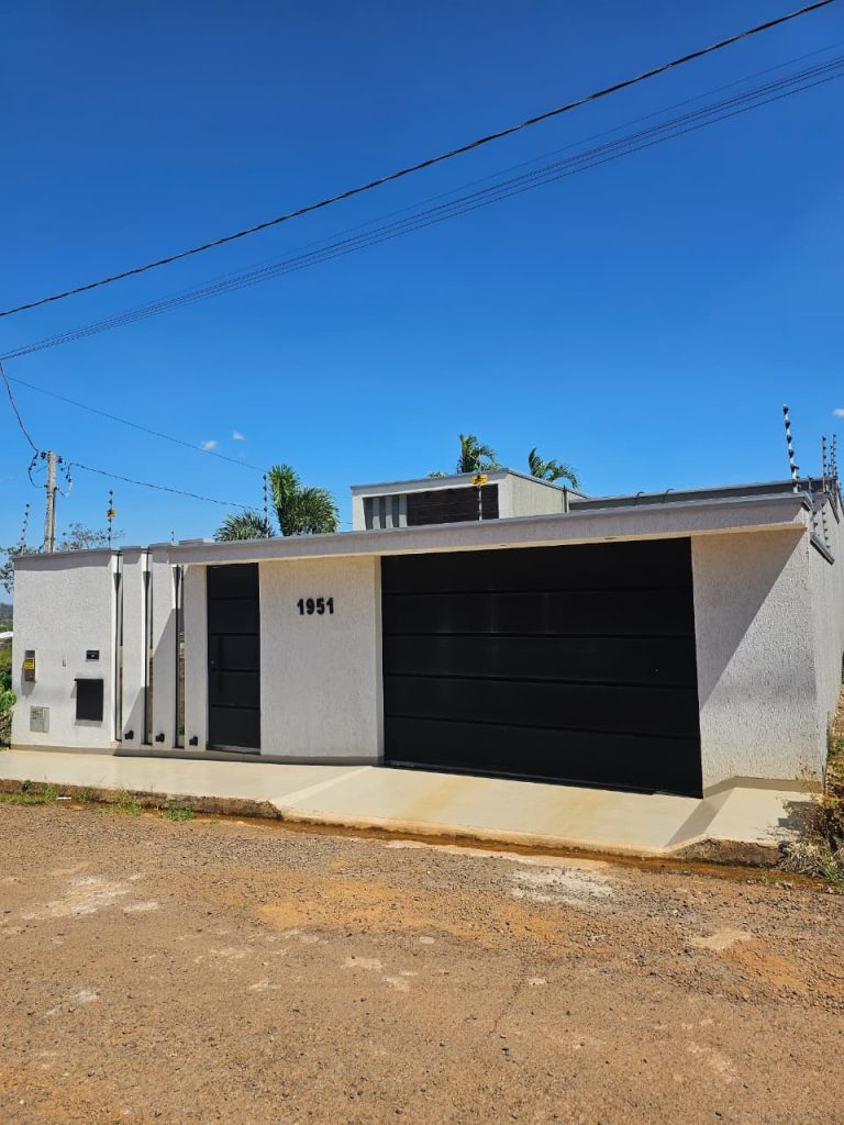 VENDE-SE CASA ESCRITURADA NA RUA YPÊ, SETOR 1/A – JARU/RO