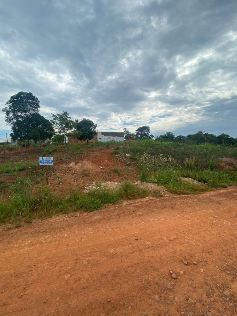 VENDE-SE TERRENOS NO BAIRRO CIDADE ALTA – EM JARU/RO VENDE-SE TERRENOS NO BAIRRO CIDADE ALTA – EM JARU/RO