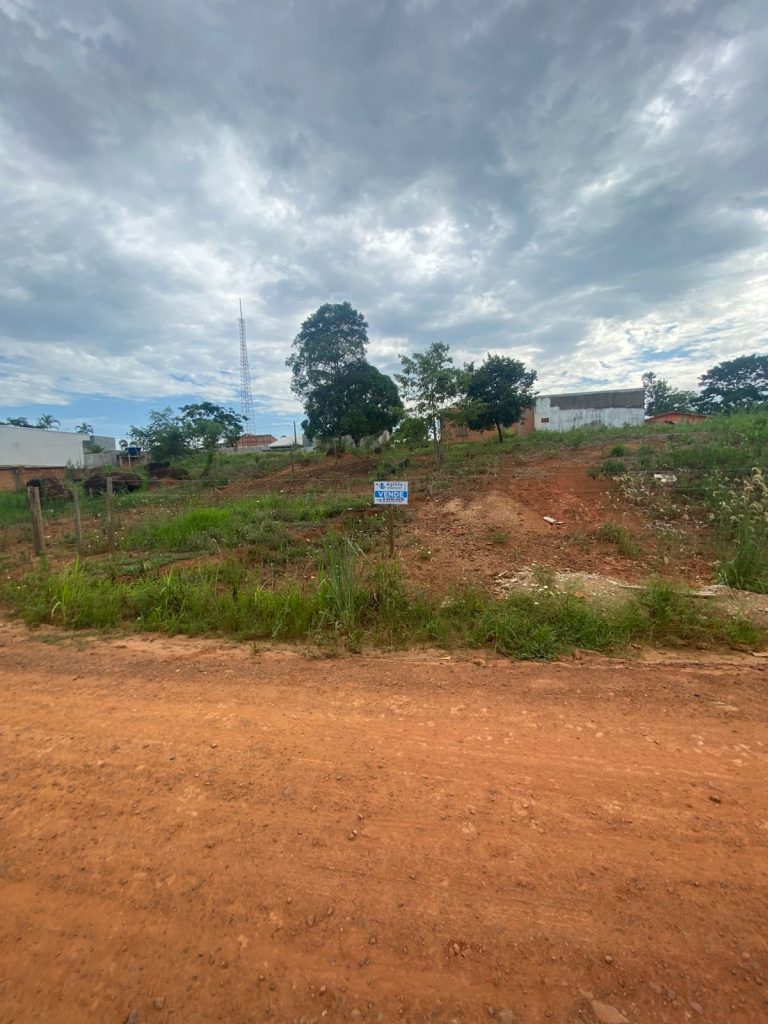 VENDE-SE TERRENOS NO BAIRRO CIDADE ALTA – EM JARU/RO VENDE-SE TERRENOS NO BAIRRO CIDADE ALTA – EM JARU/RO