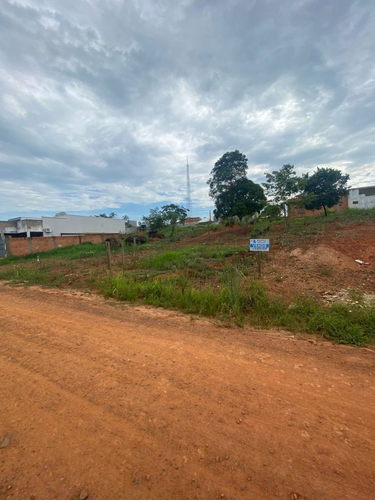 VENDE-SE TERRENOS NO BAIRRO CIDADE ALTA – EM JARU/RO VENDE-SE TERRENOS NO BAIRRO CIDADE ALTA – EM JARU/RO