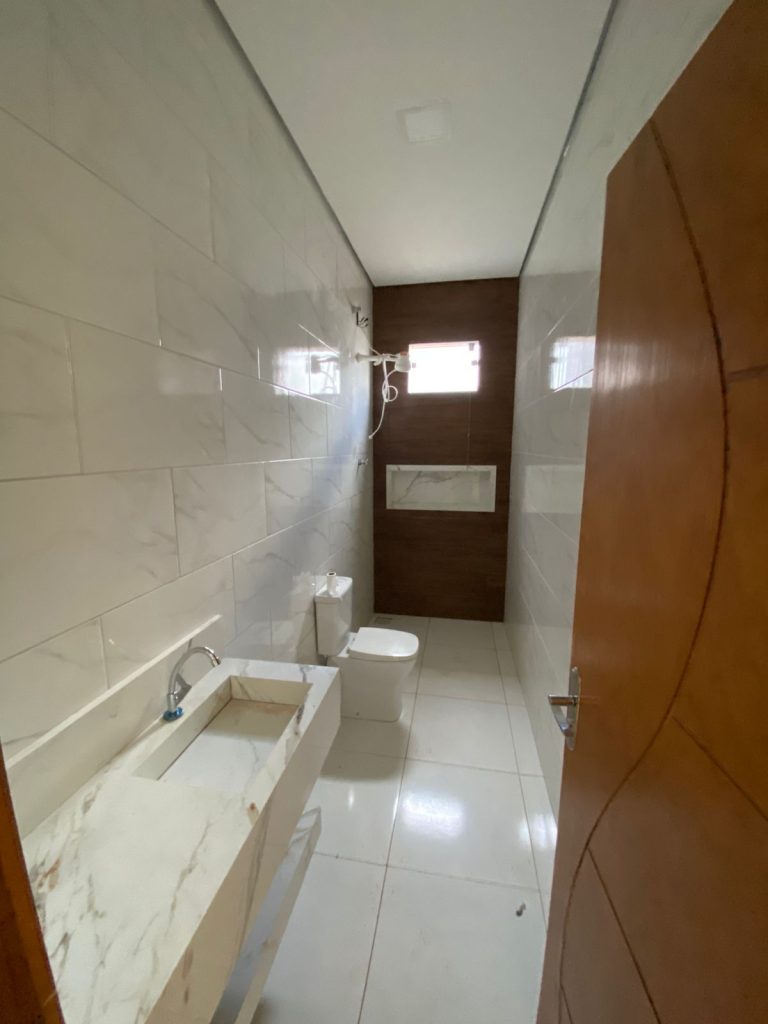 ALUGA-SE CASA NA RUA PRINCIPAL DO SAVANA PARK – JARU/RO