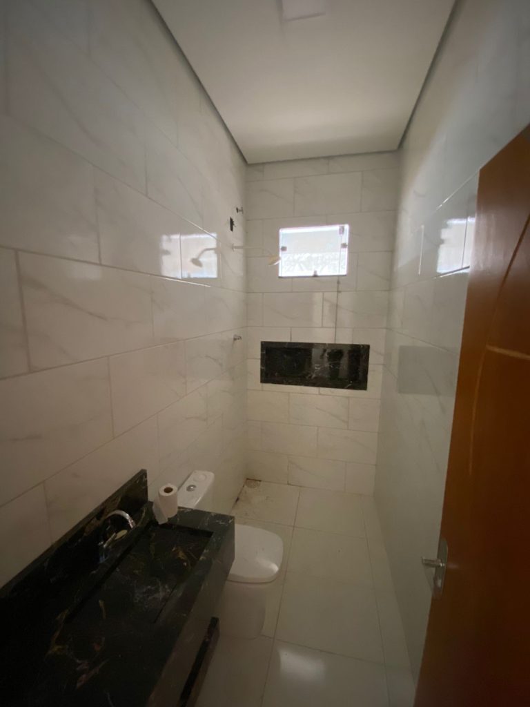 ALUGA-SE CASA NA RUA PRINCIPAL DO SAVANA PARK – JARU/RO