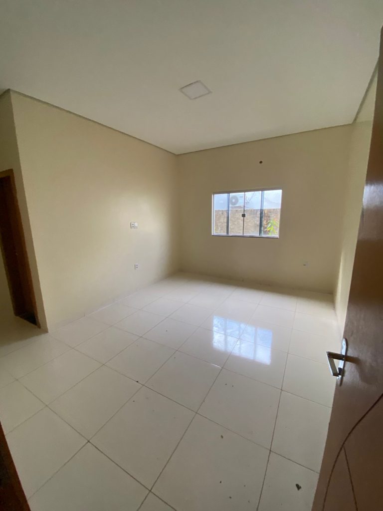 ALUGA-SE CASA NA RUA PRINCIPAL DO SAVANA PARK – JARU/RO