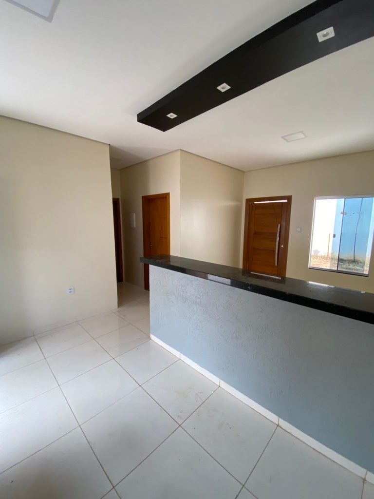 ALUGA-SE CASA NA RUA PRINCIPAL DO SAVANA PARK – JARU/RO