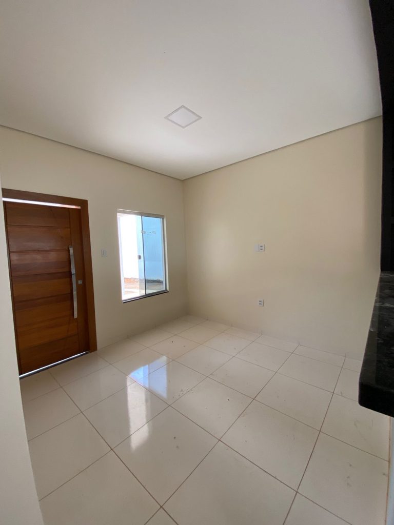 ALUGA-SE CASA NA RUA PRINCIPAL DO SAVANA PARK – JARU/RO