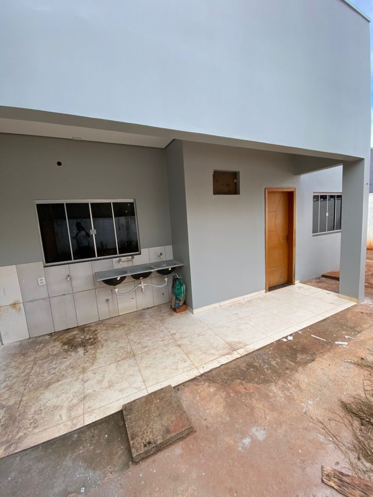 ALUGA-SE CASA NA RUA PRINCIPAL DO SAVANA PARK – JARU/RO