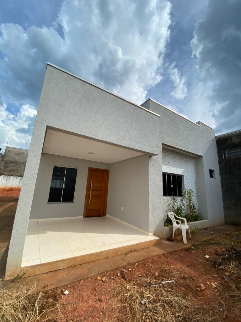 ALUGA-SE CASA NA RUA PRINCIPAL DO SAVANA PARK – JARU/RO