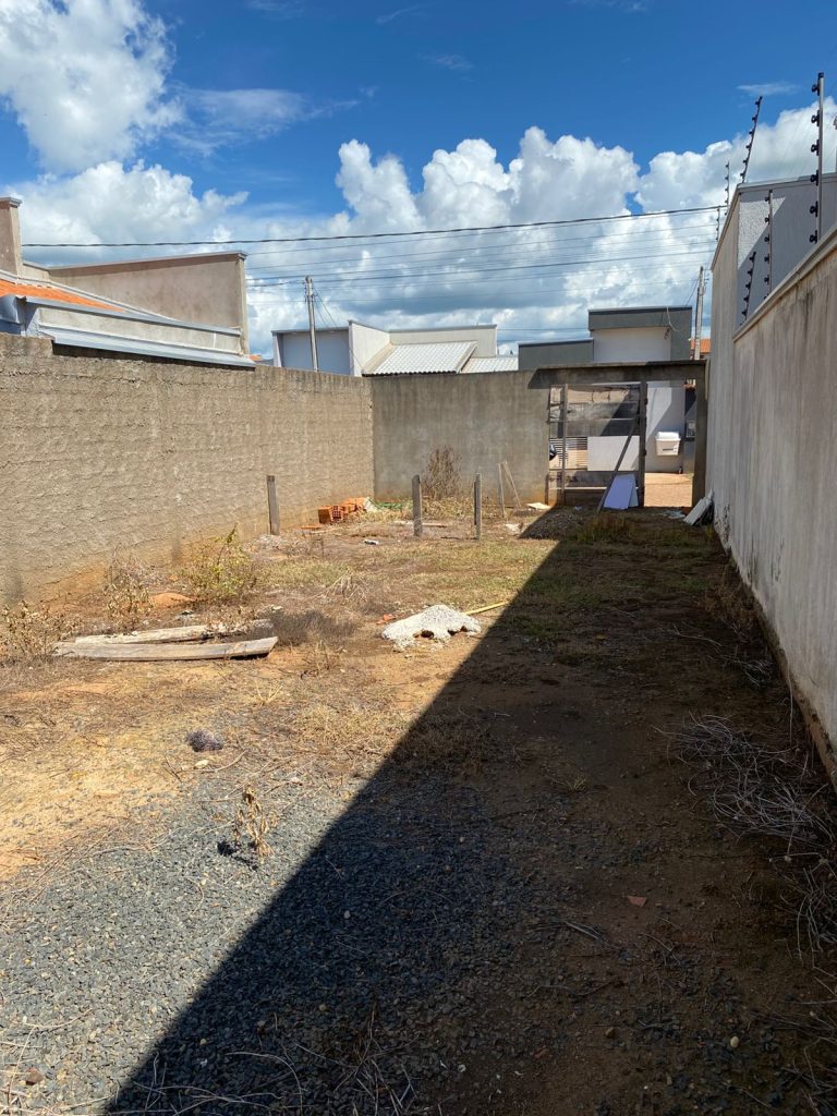 VENDE-SE TERRENO NA RUA FRANCISCO DE SÁ, SAVANA PARK – JARU/RO