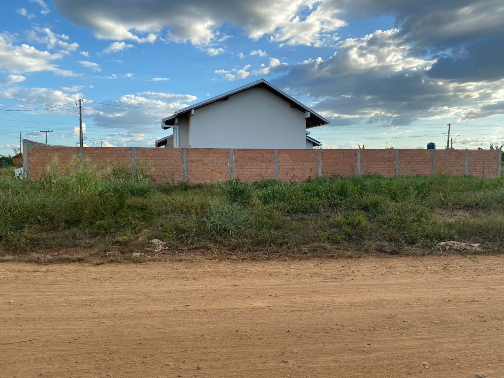 VENDE-SE TERRENO NA AV. DIVA ALMEIDA DA SILVA, JARDIM MORUMBI – JARU/RO